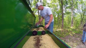 Adding inoculant to soybeans