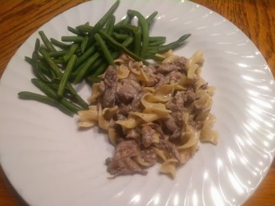 Venison stroganoff with green beans